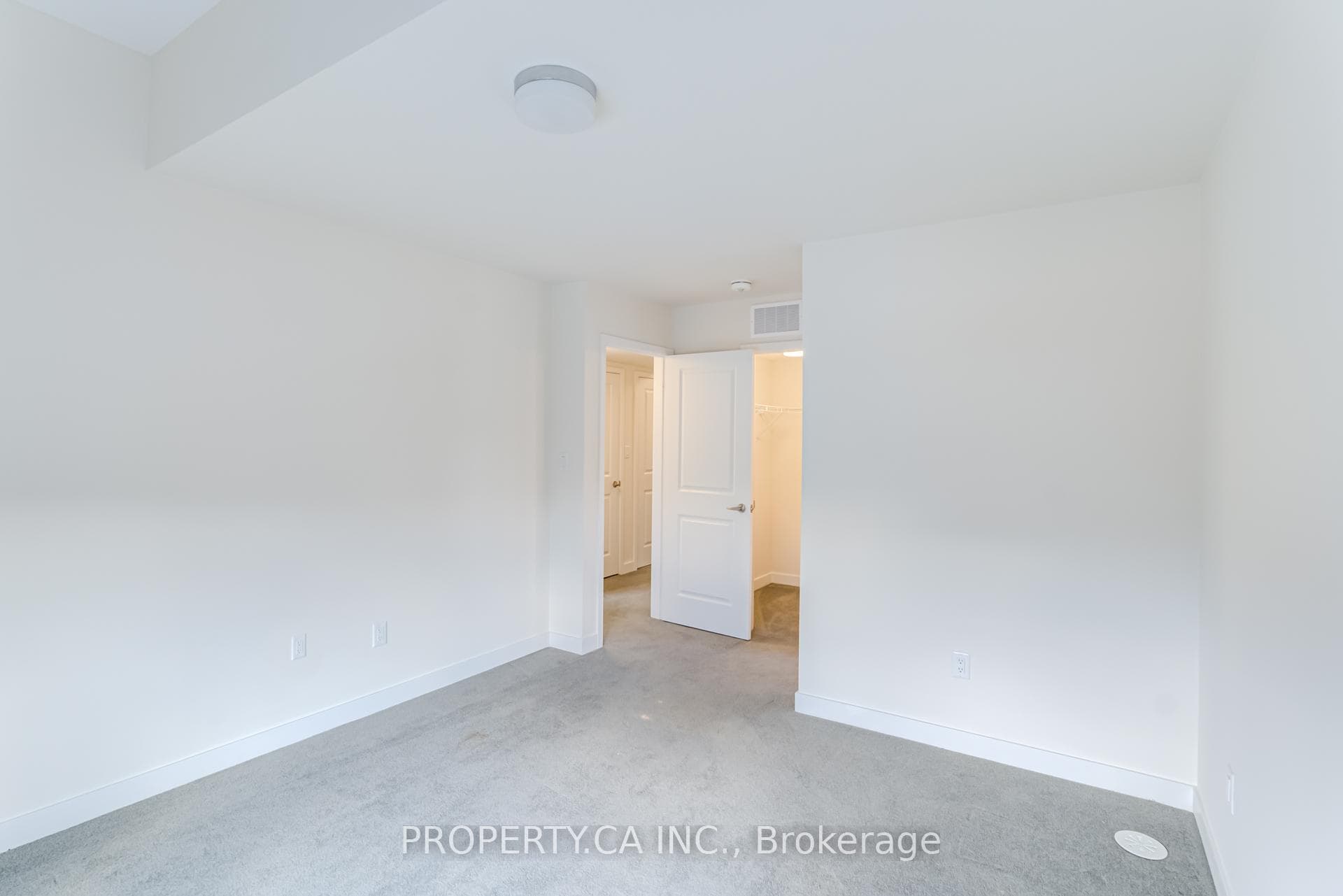 2550 Castlegate Crossing N/A Unit 304 photo 21