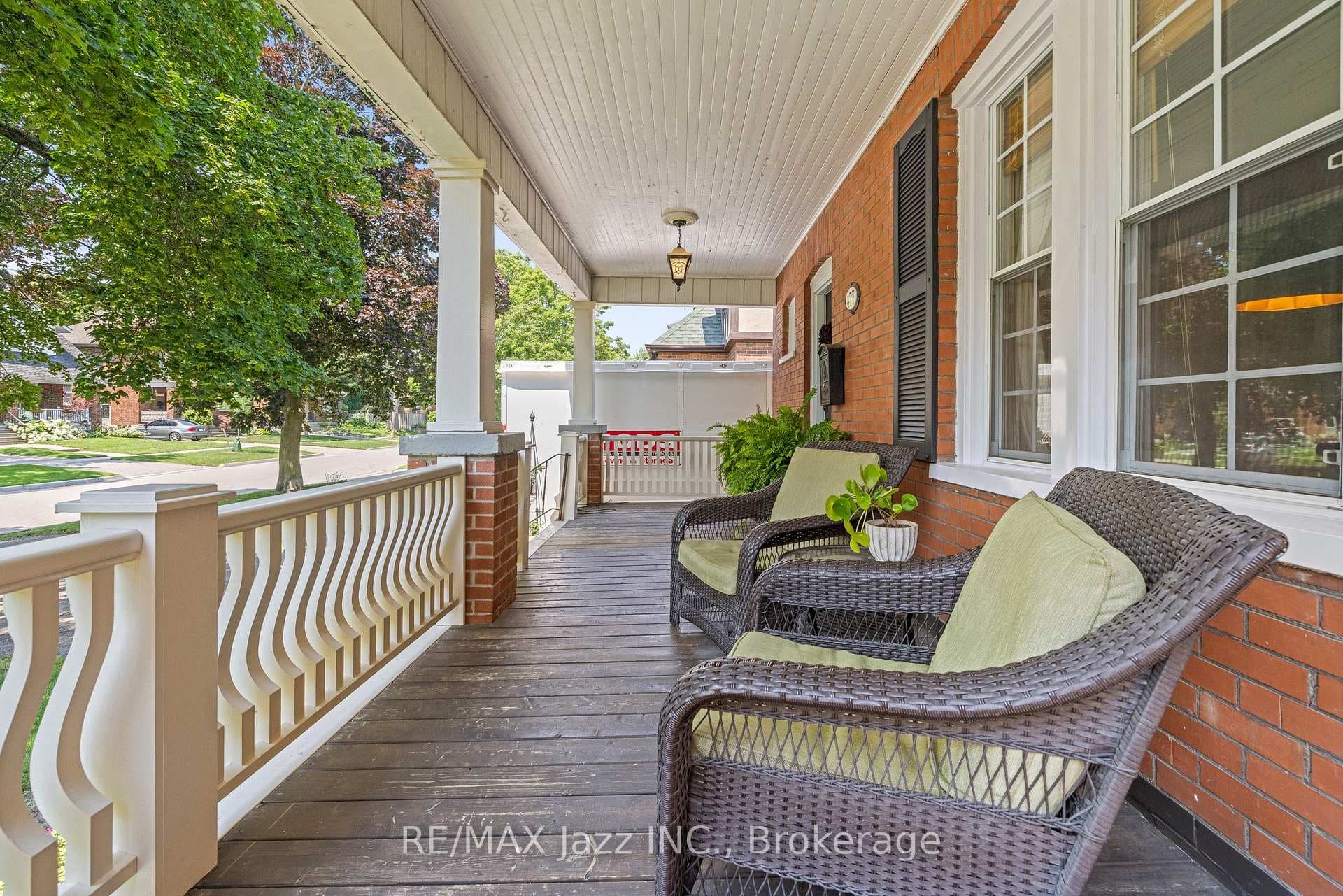 477 Masson Street photo 7