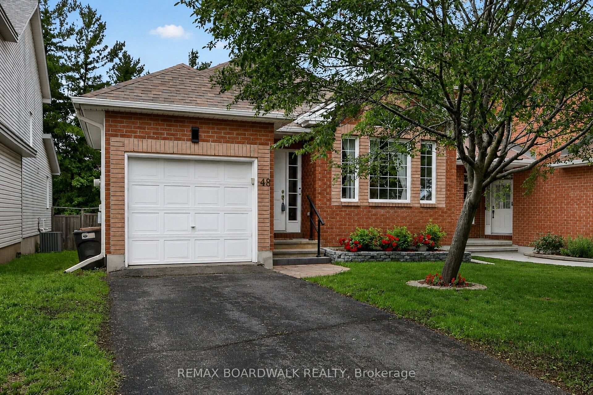 48 Maricona Way photo 1