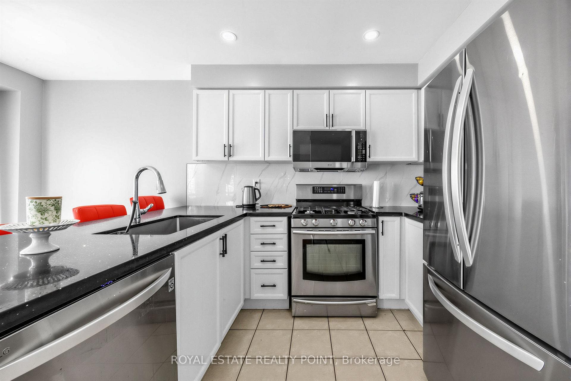 141 Raponi Circle photo 8