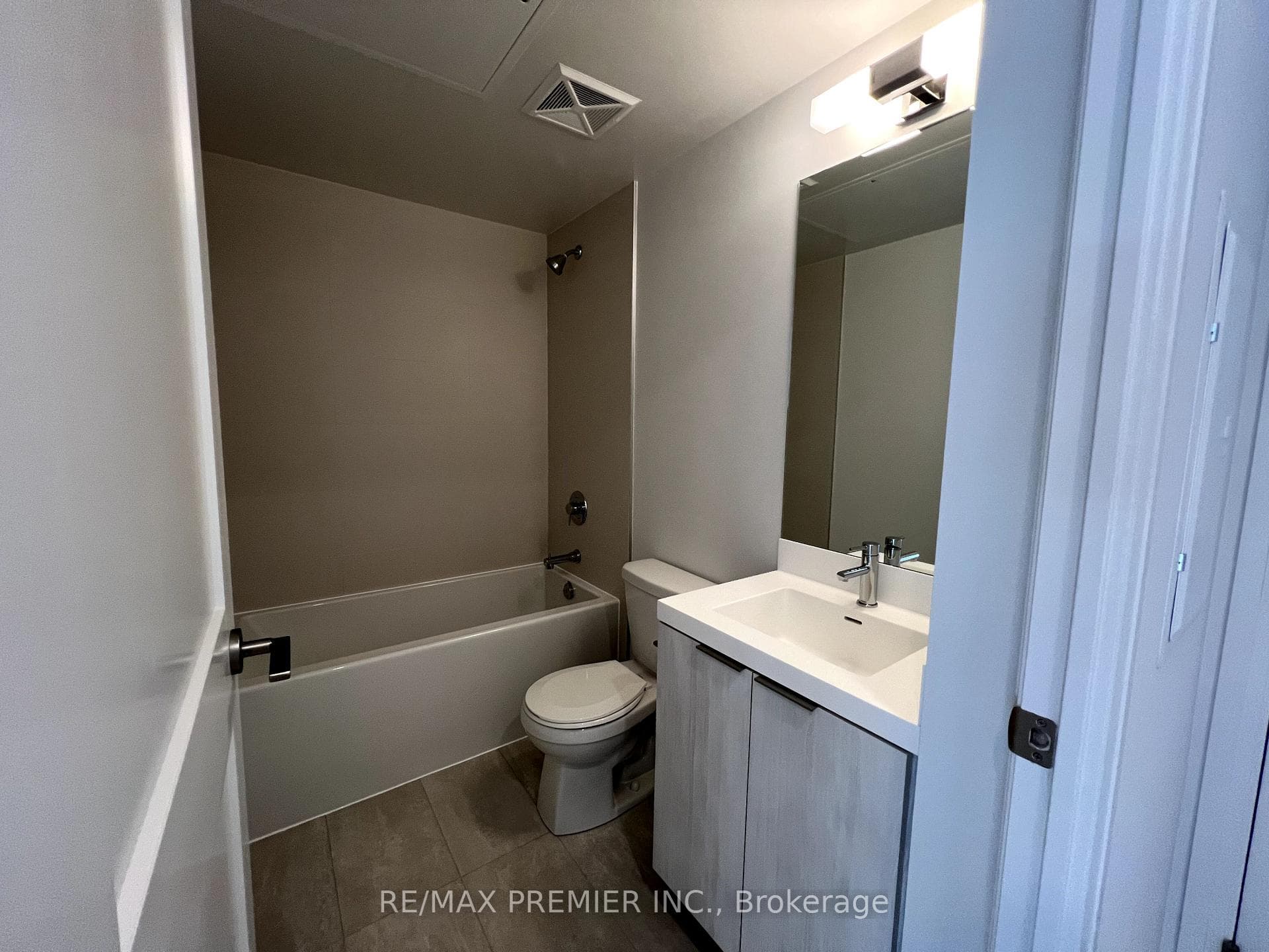 8 Widmer Street Unit 3412 photo 4