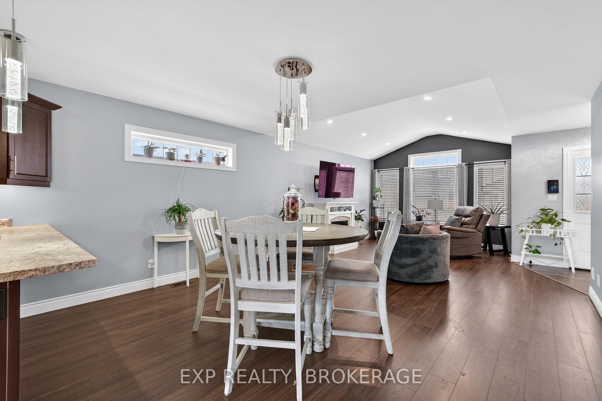 79 DEACON Place photo 9