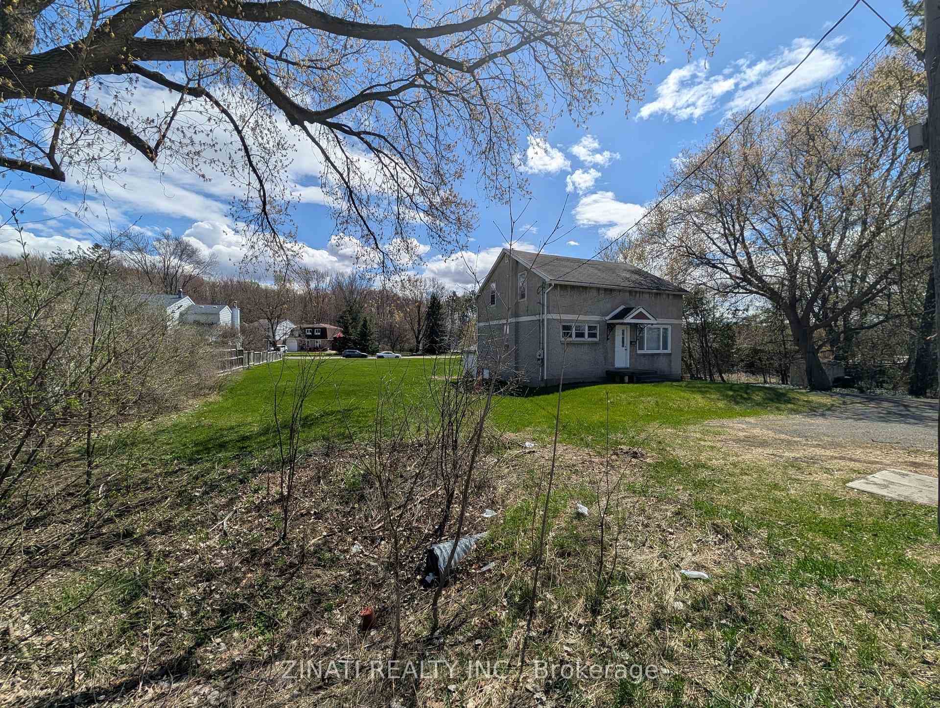 2446 Innes Road photo 3