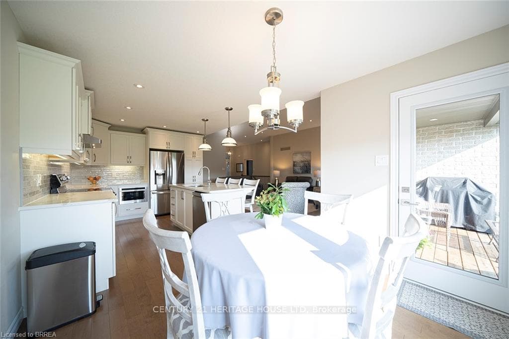 27 STONEBRIDGE Place photo 12