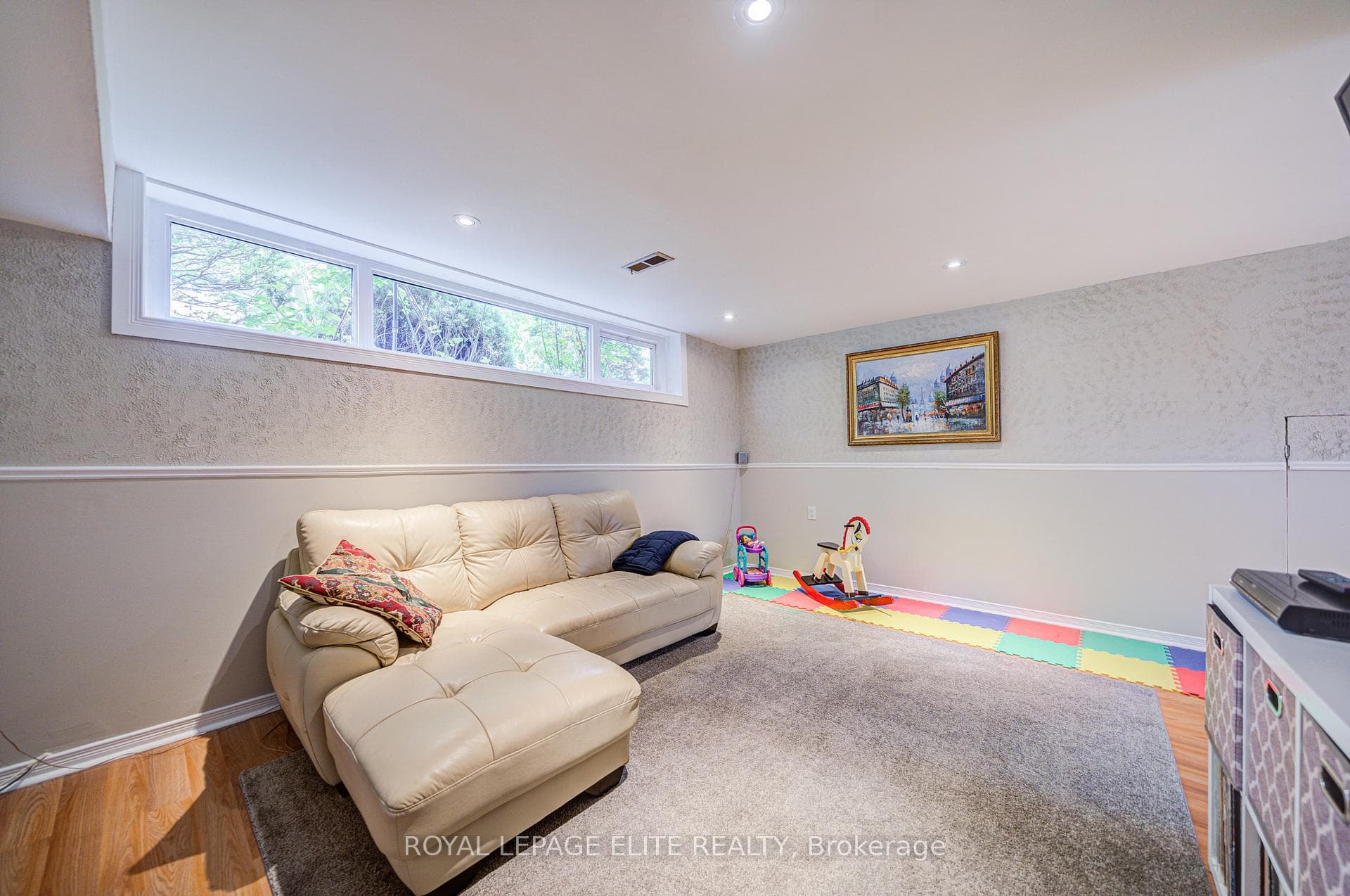 136 CARSBROOKE Road photo 37