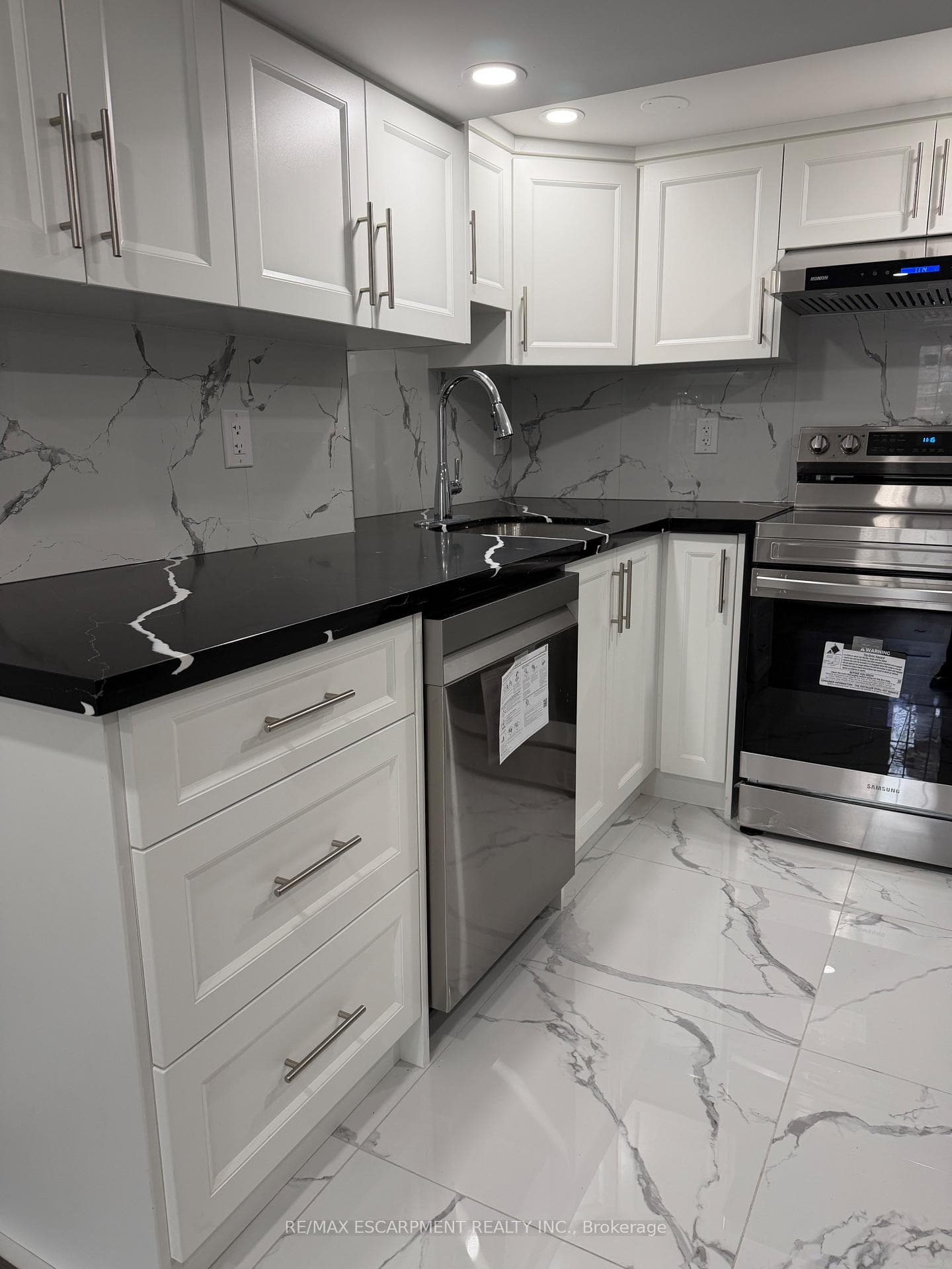 276 BALMORAL Avenue Unit LOWER photo 5