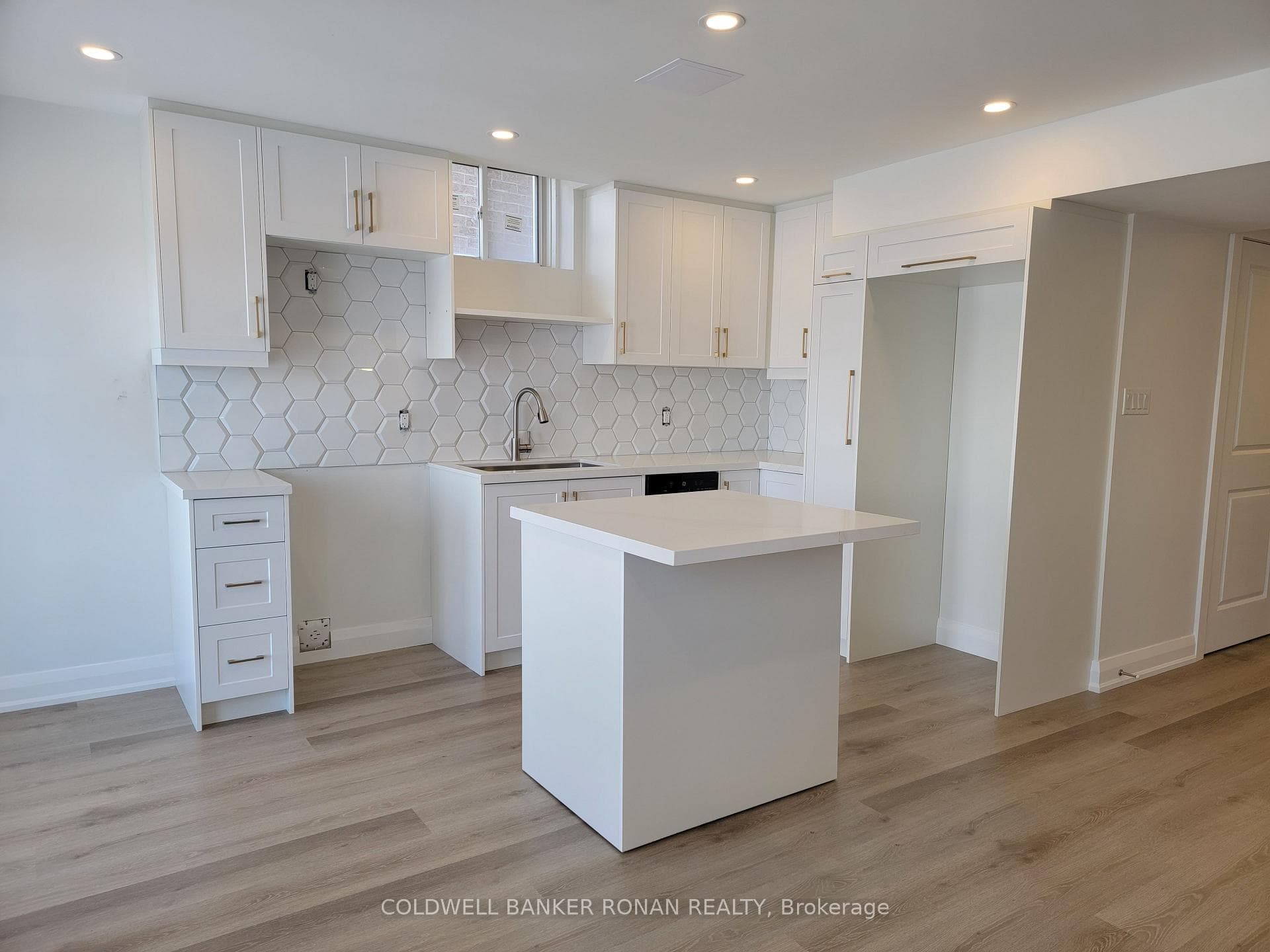 6 Frank Kelly Drive photo 5