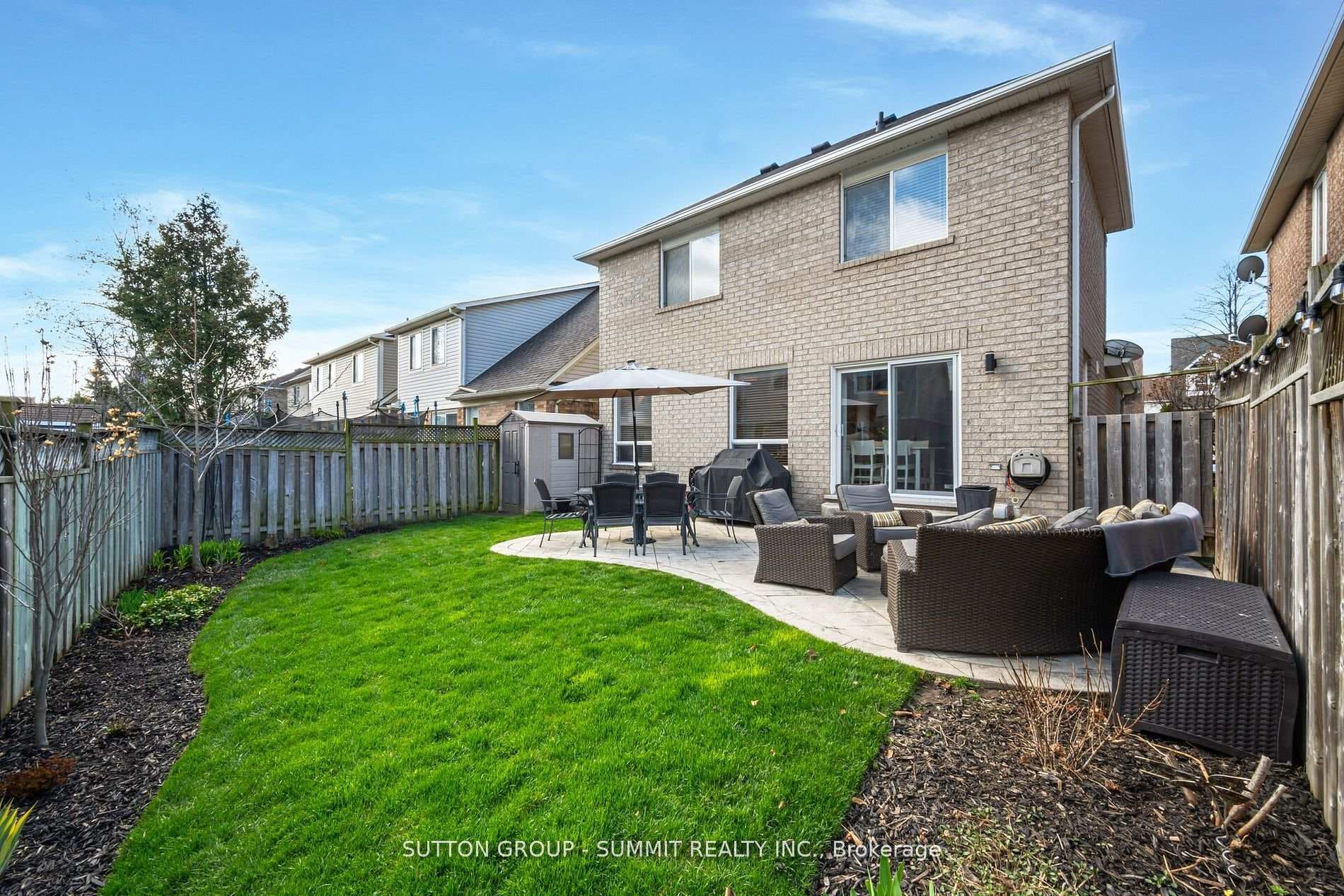 498 FARLOW Crescent photo 28
