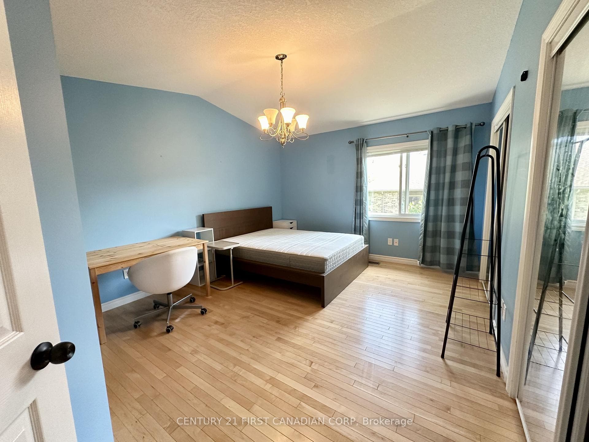 943 Whetherfield Street Unit 14 photo 5