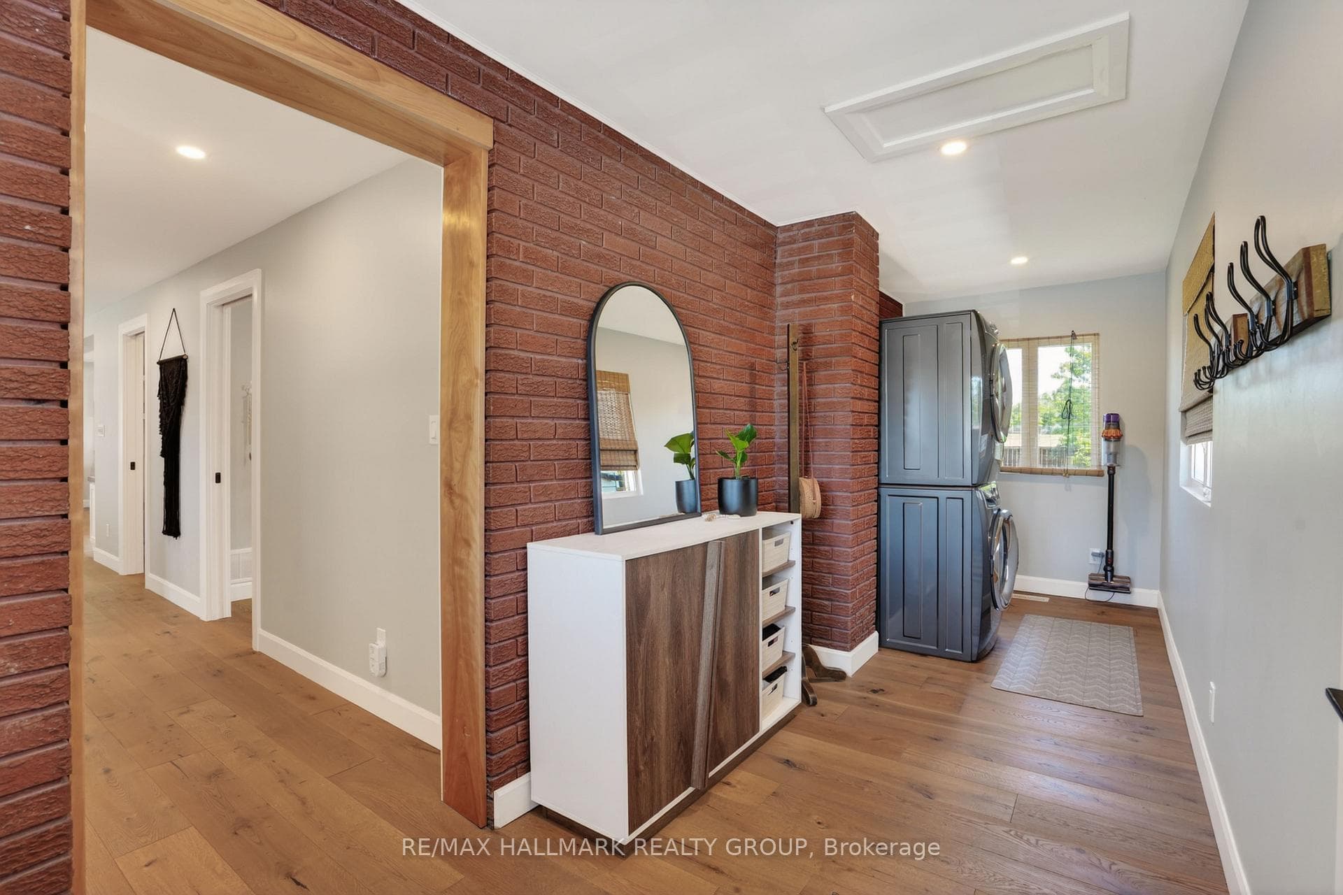 1583 MAXIME Street photo 20