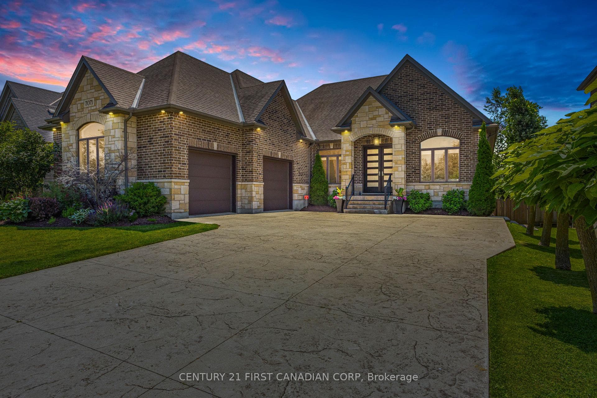 7071 Clayton Walk photo 1
