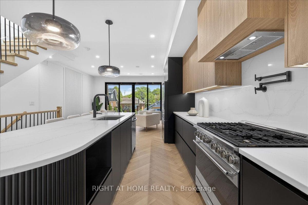 15B ROSEMEADE Avenue photo 10