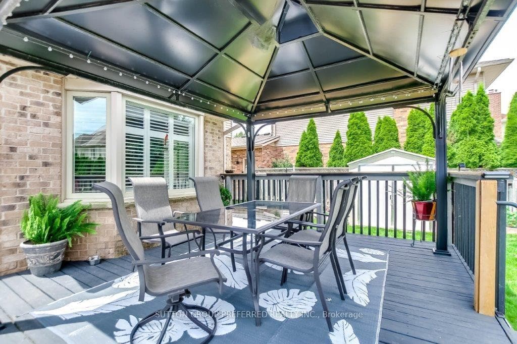 46 Kanata Crescent photo 34
