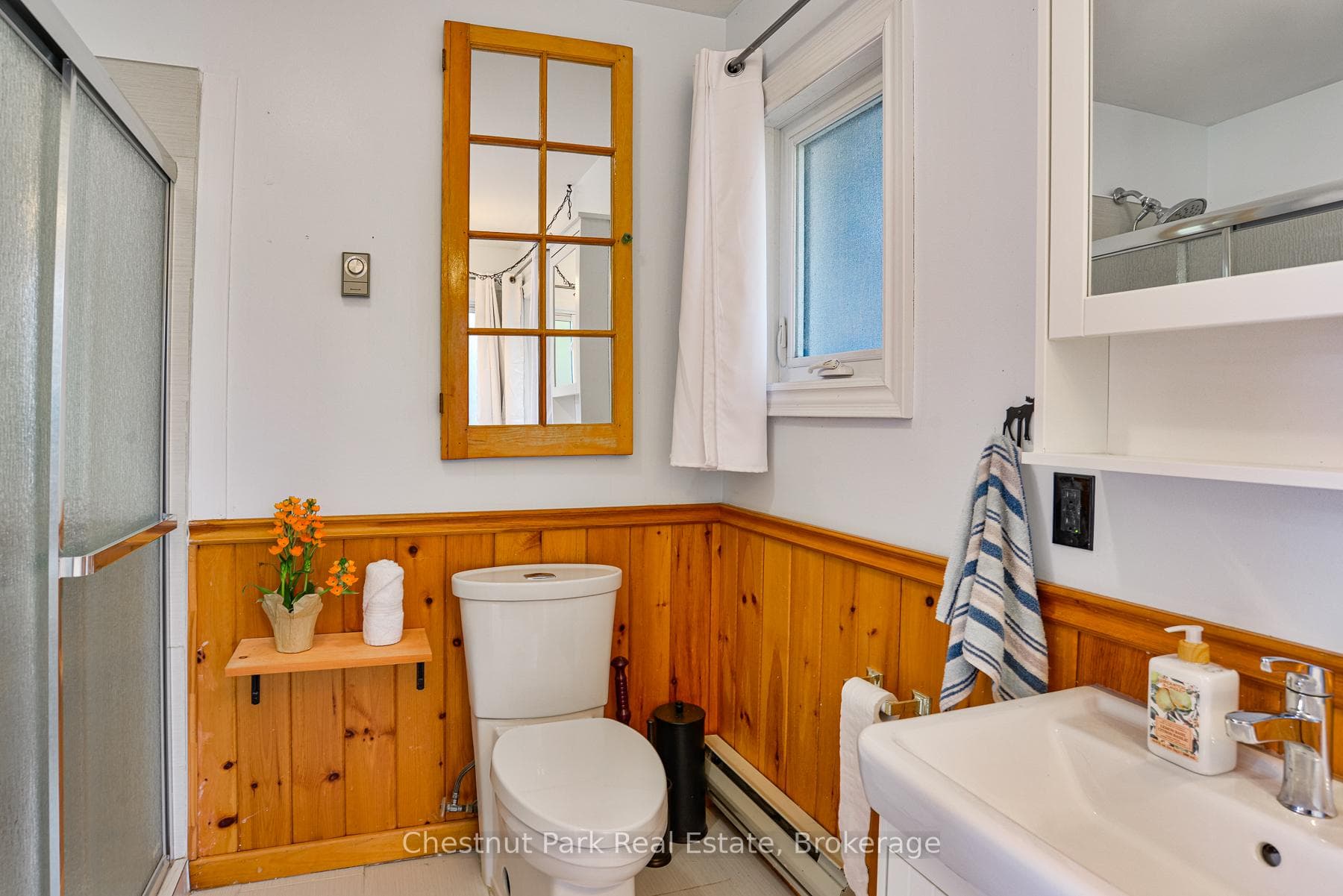 Main Floor 4-Pc Bath