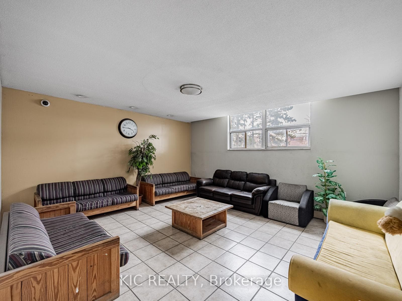 2645 KIPLING Avenue Unit 403 photo 3