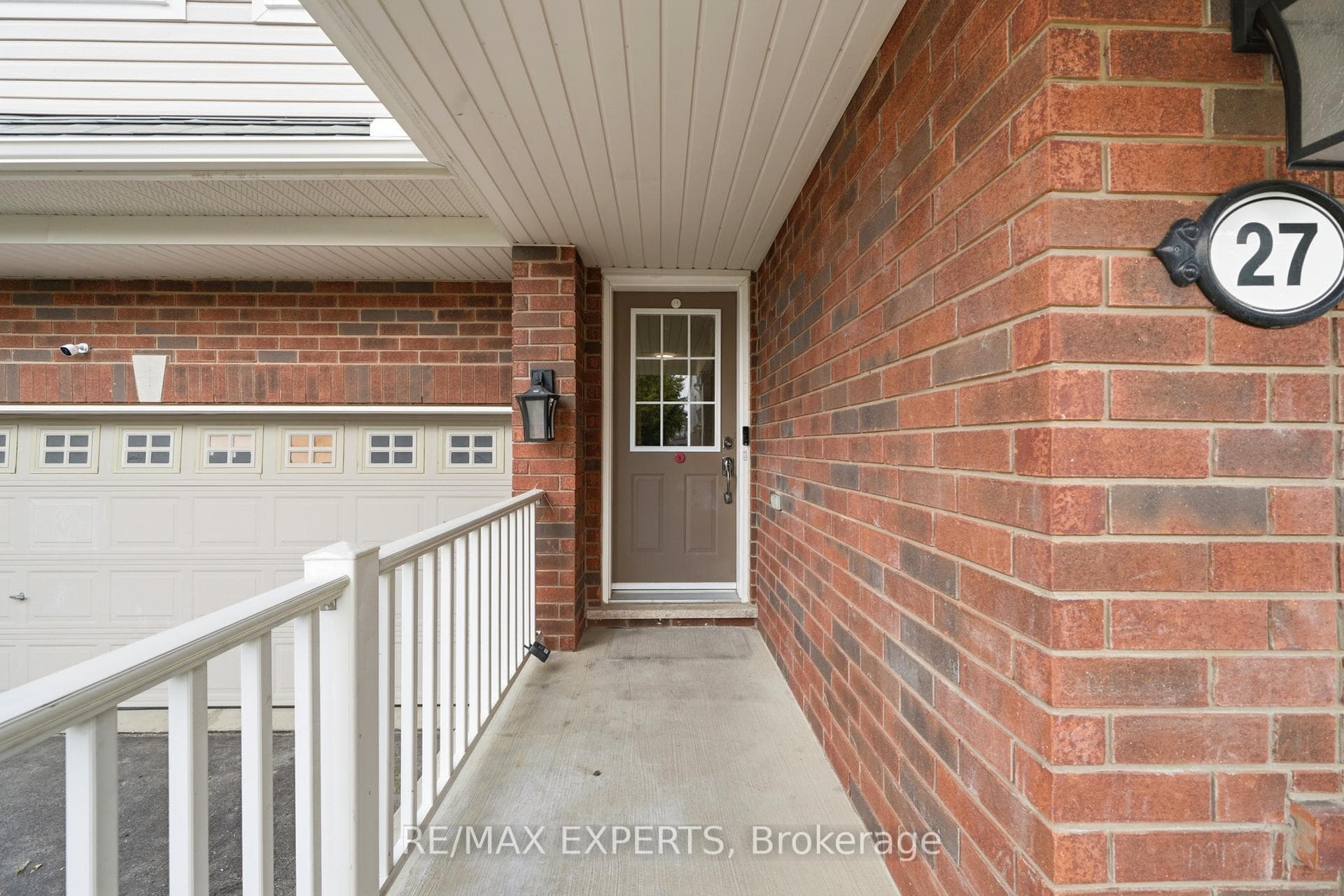27 Kidd Crescent photo 4