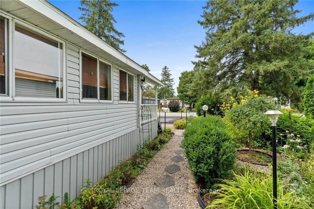 12 OAKWOOD Avenue photo 26