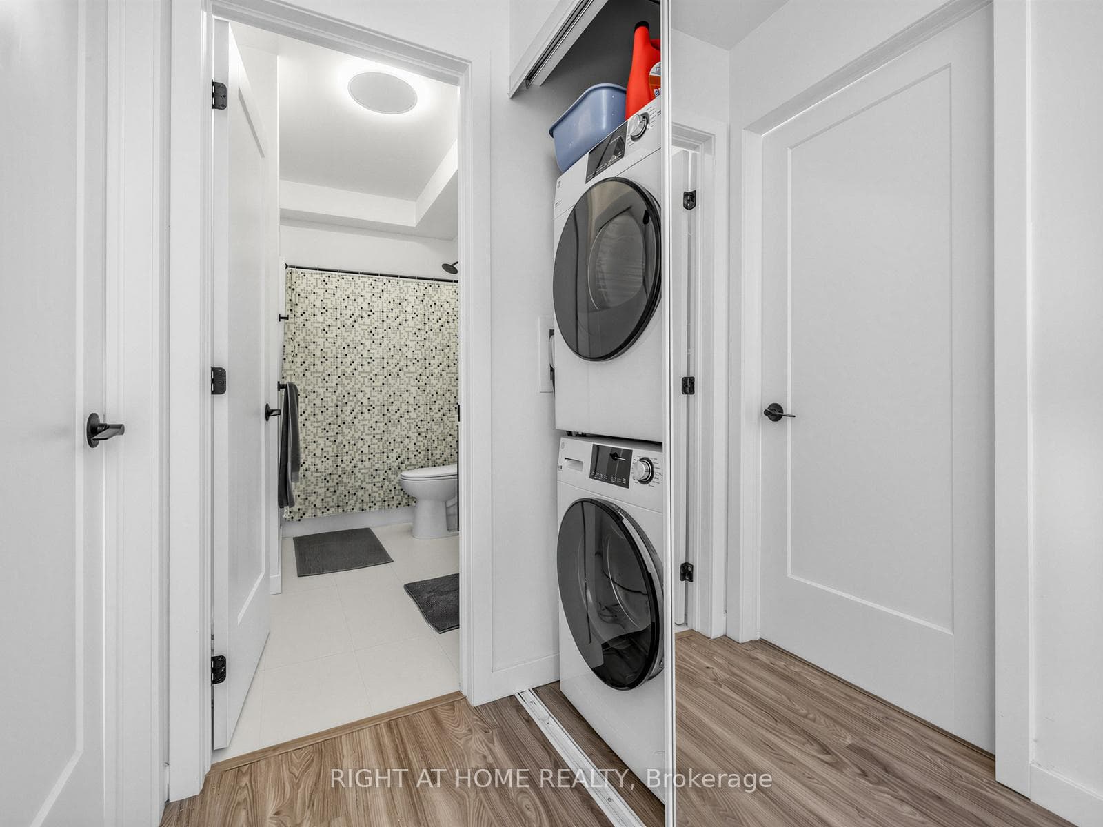 148 Glenlake Avenue Unit #8 photo 22
