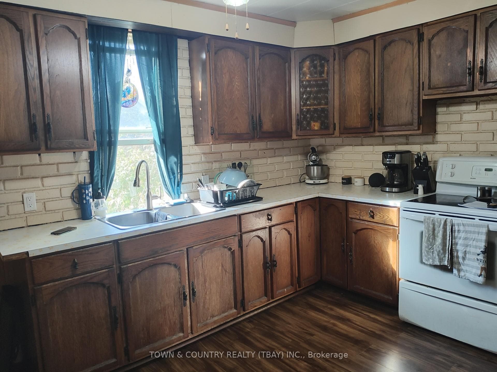421 Archibald St. photo 2