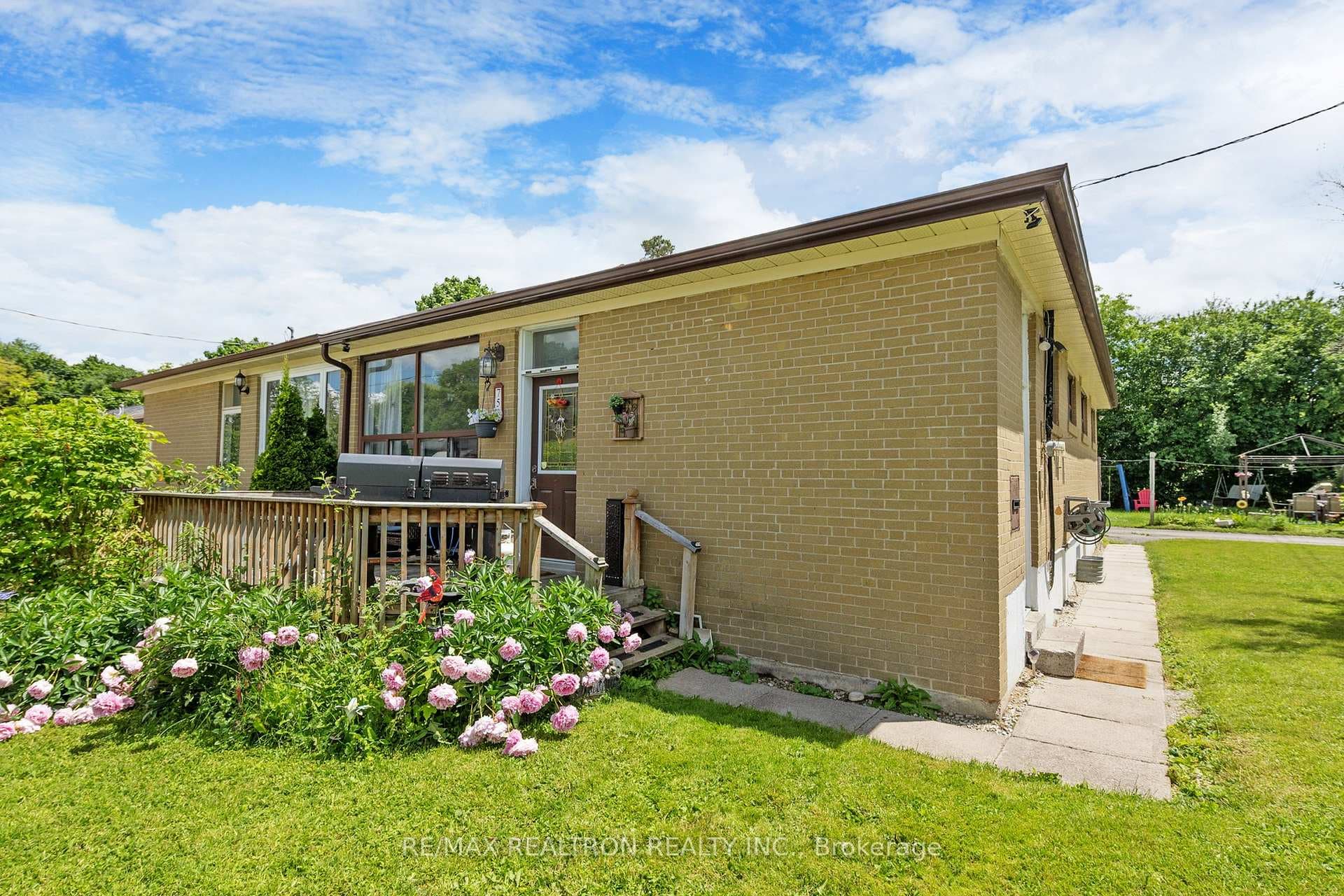 75 Davis Road photo 7