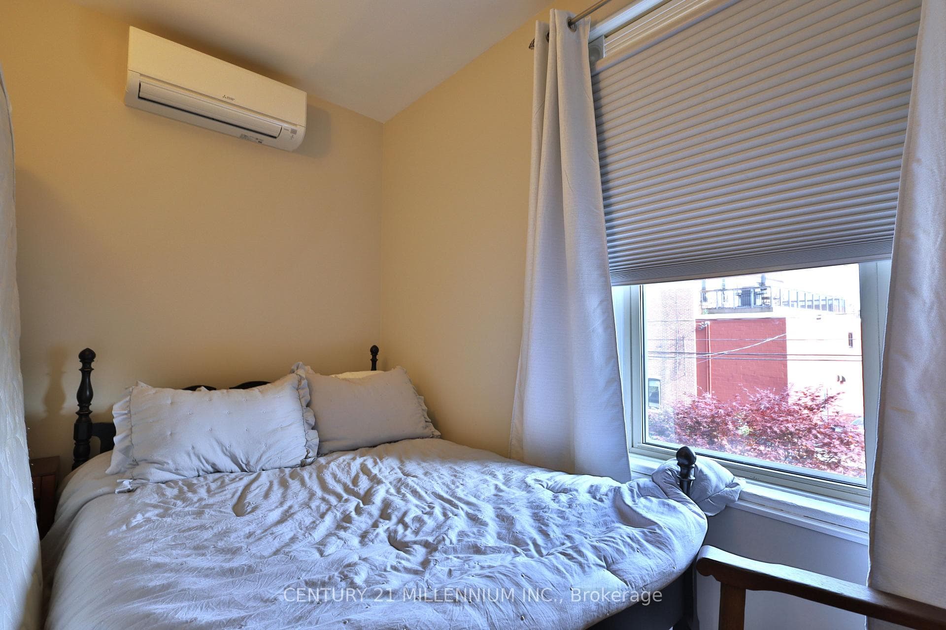 Bedroom 2 or office