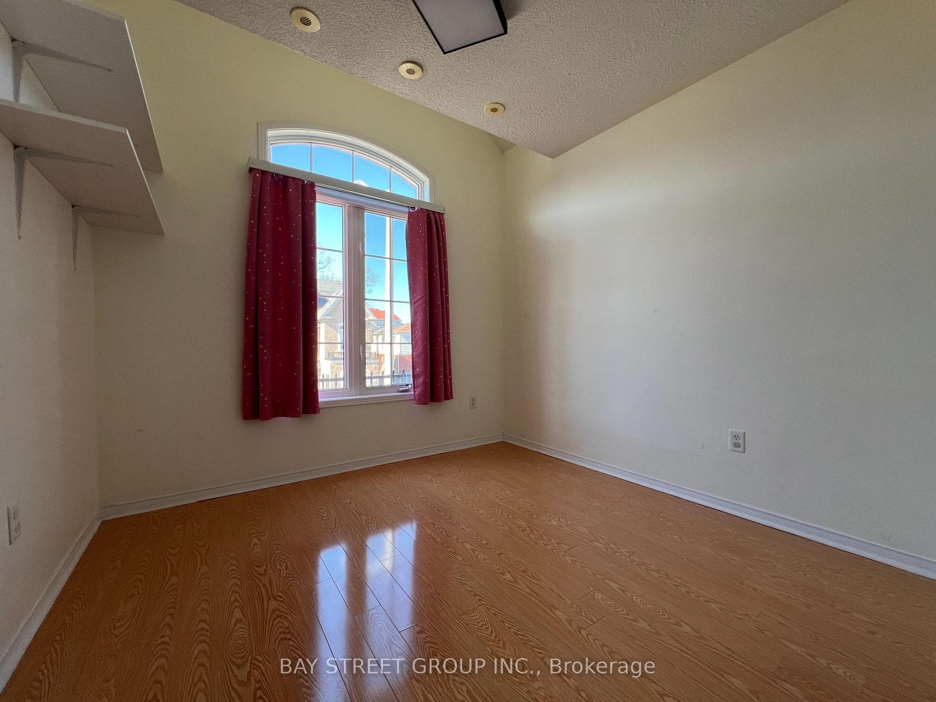 11 Wyper Square photo 12