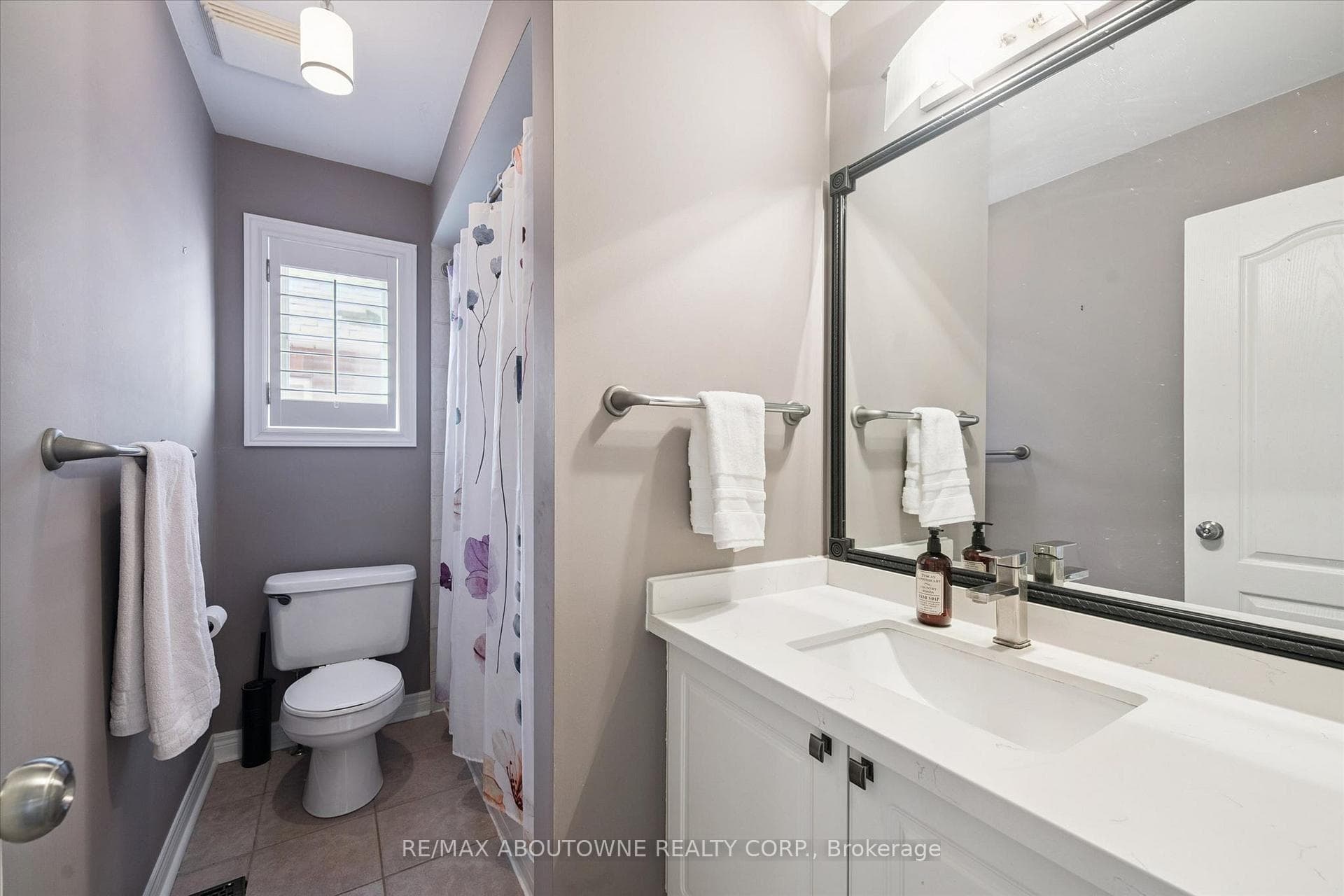2484 Capilano Crescent photo 30