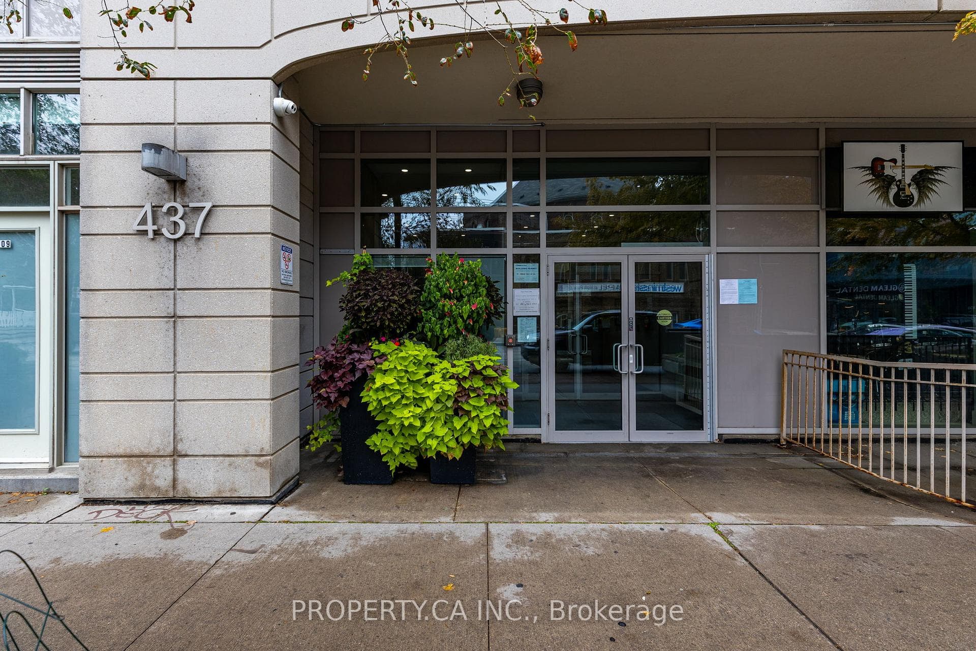 437 Roncesvalles Avenue Unit 211 photo 2