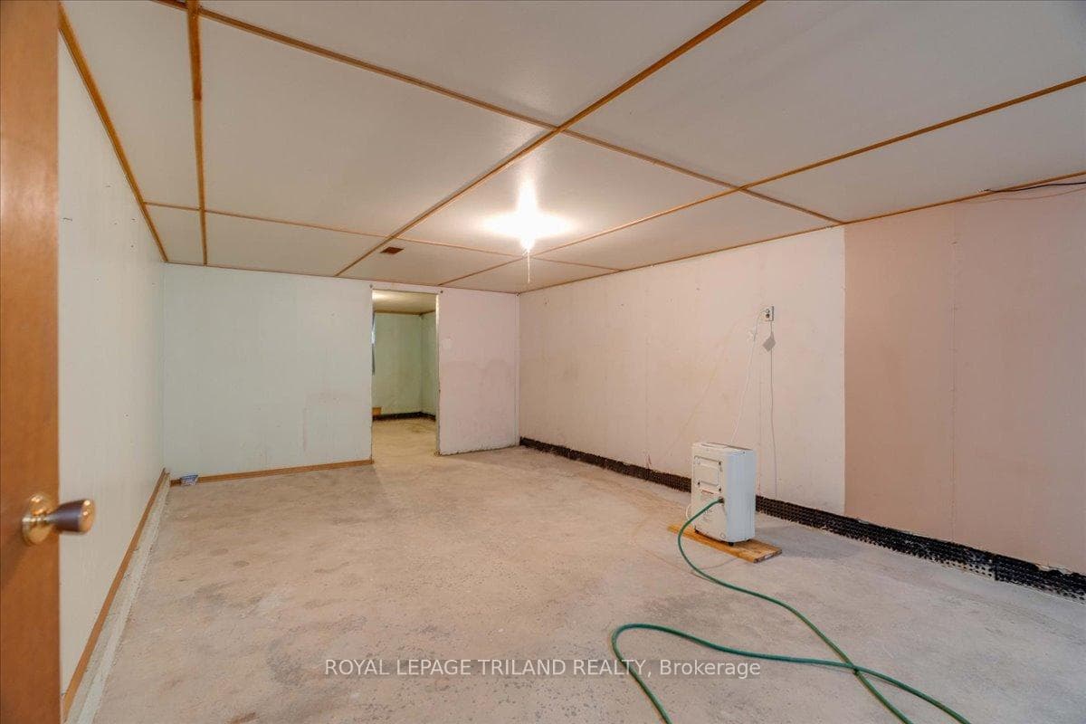 22827 Mayfair Road photo 25