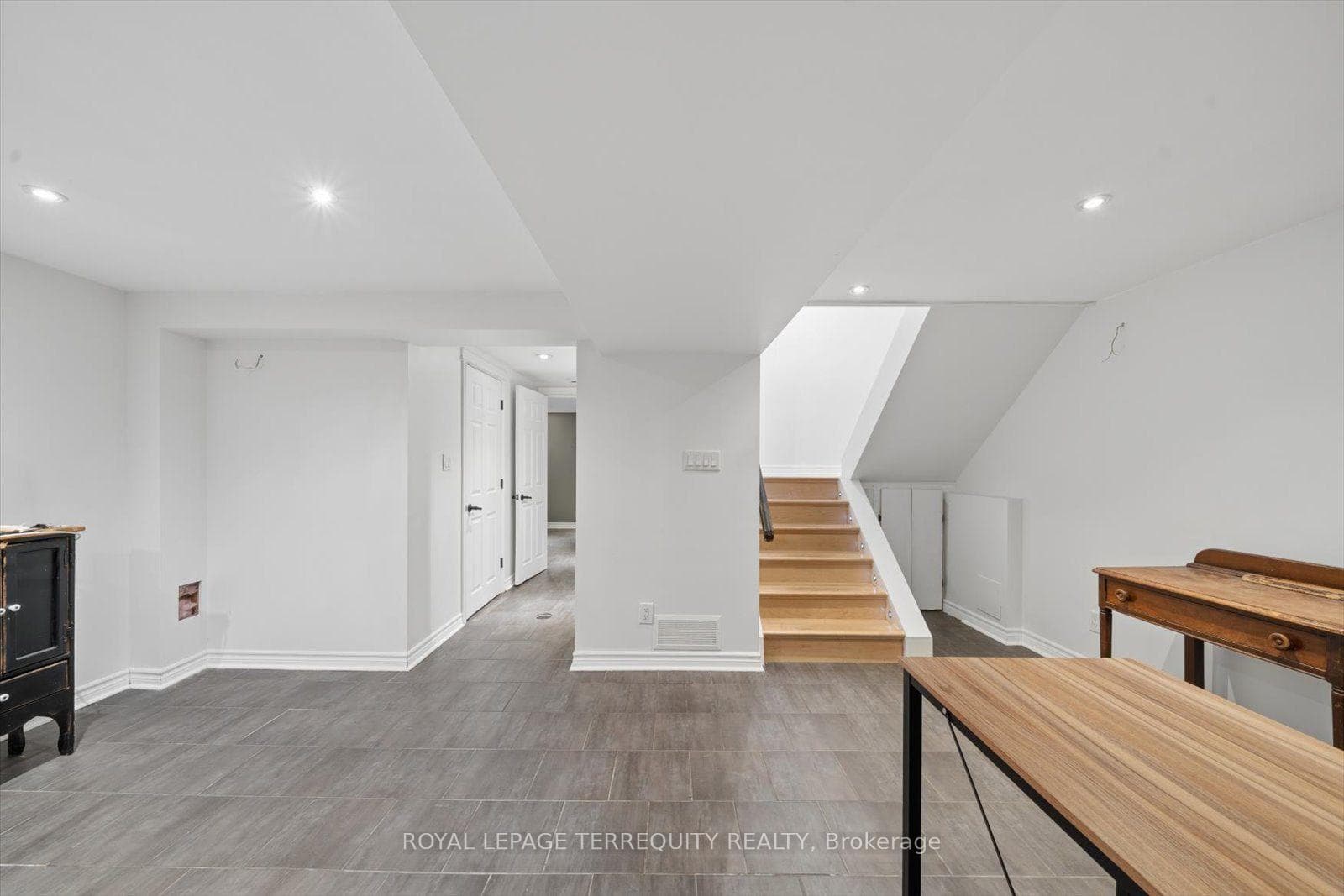 1825 Hyde Mill Crescent photo 41