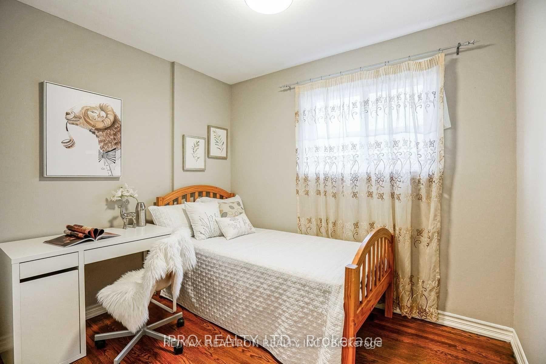 16 Cresthaven Drive photo 25