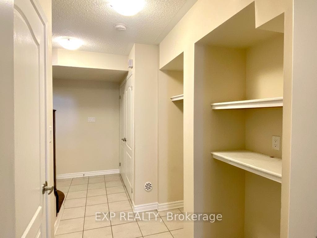 1621 Gainer Crescent photo 3