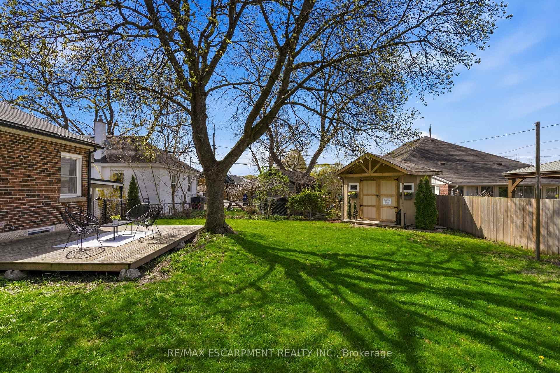 31 CAMERON Avenue photo 28
