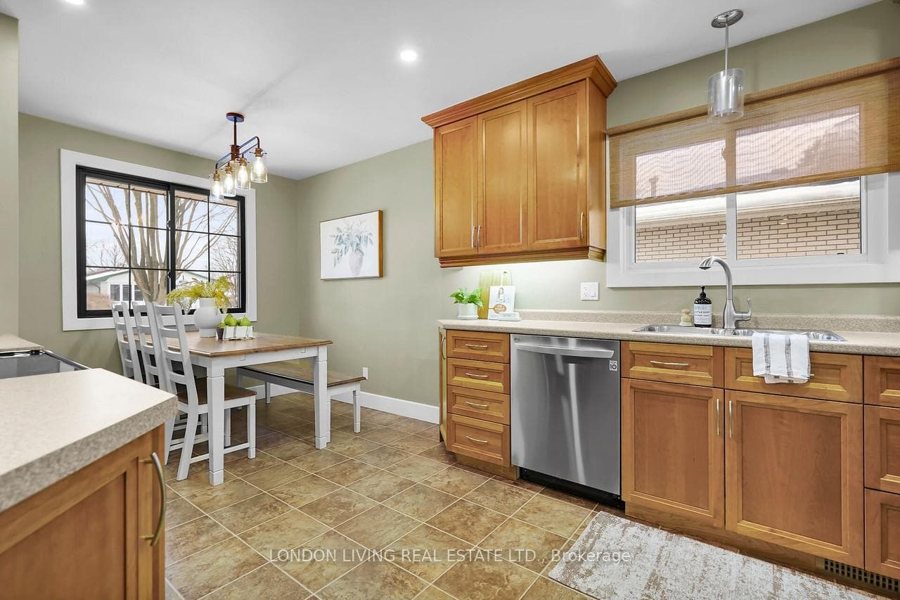 74 Jena Crescent photo 8