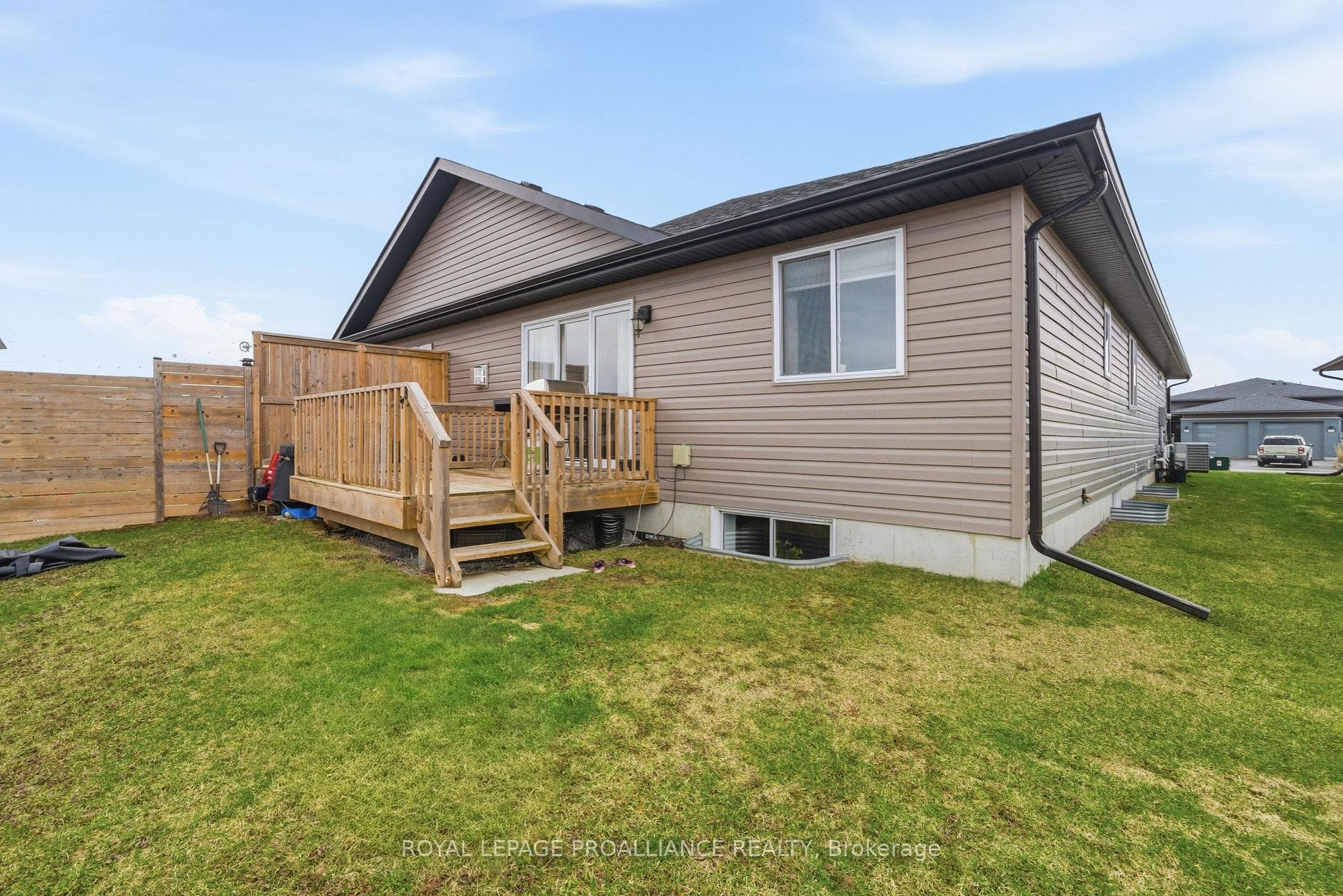 100 Dewal Place photo 34