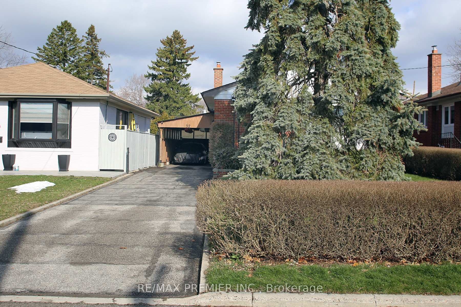 32 Kootenay Crescent photo 2