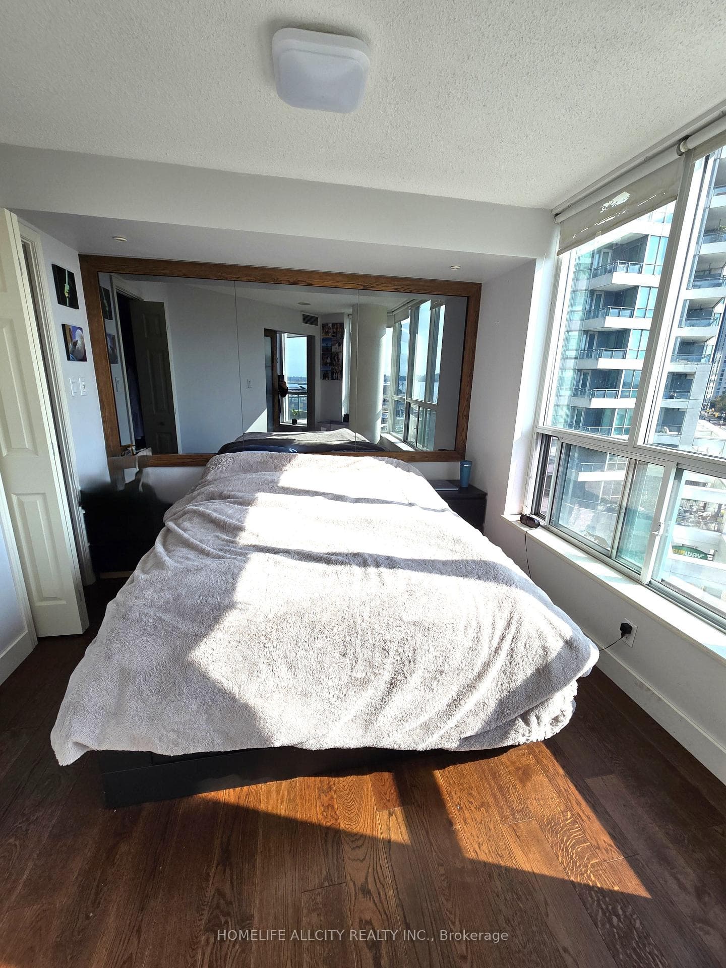 230 Queens Quay Unit 623 photo 10