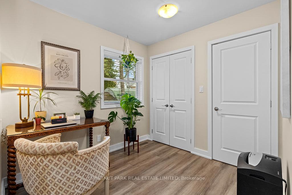 Bedroom/Office