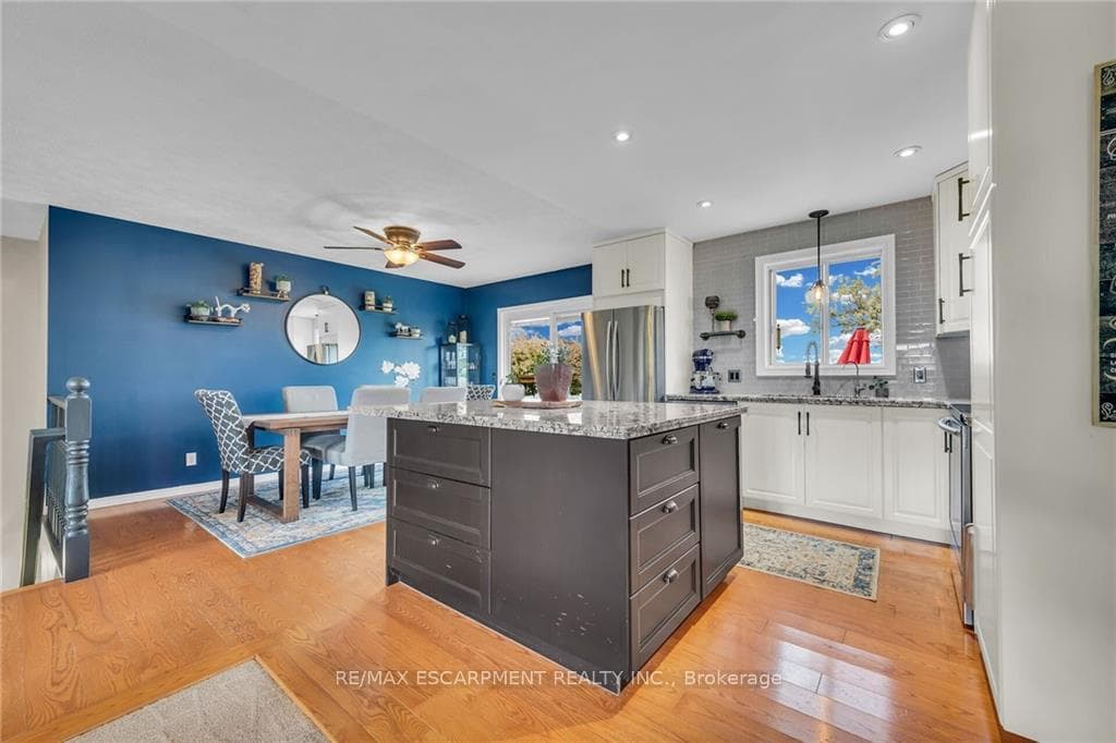 300 Link Road photo 11