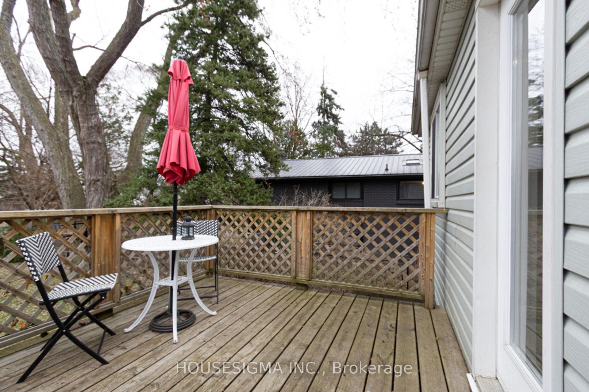 899 Hazel Street photo 32