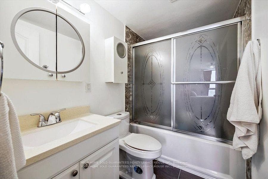130 Neptune Drive Unit 607 photo 8