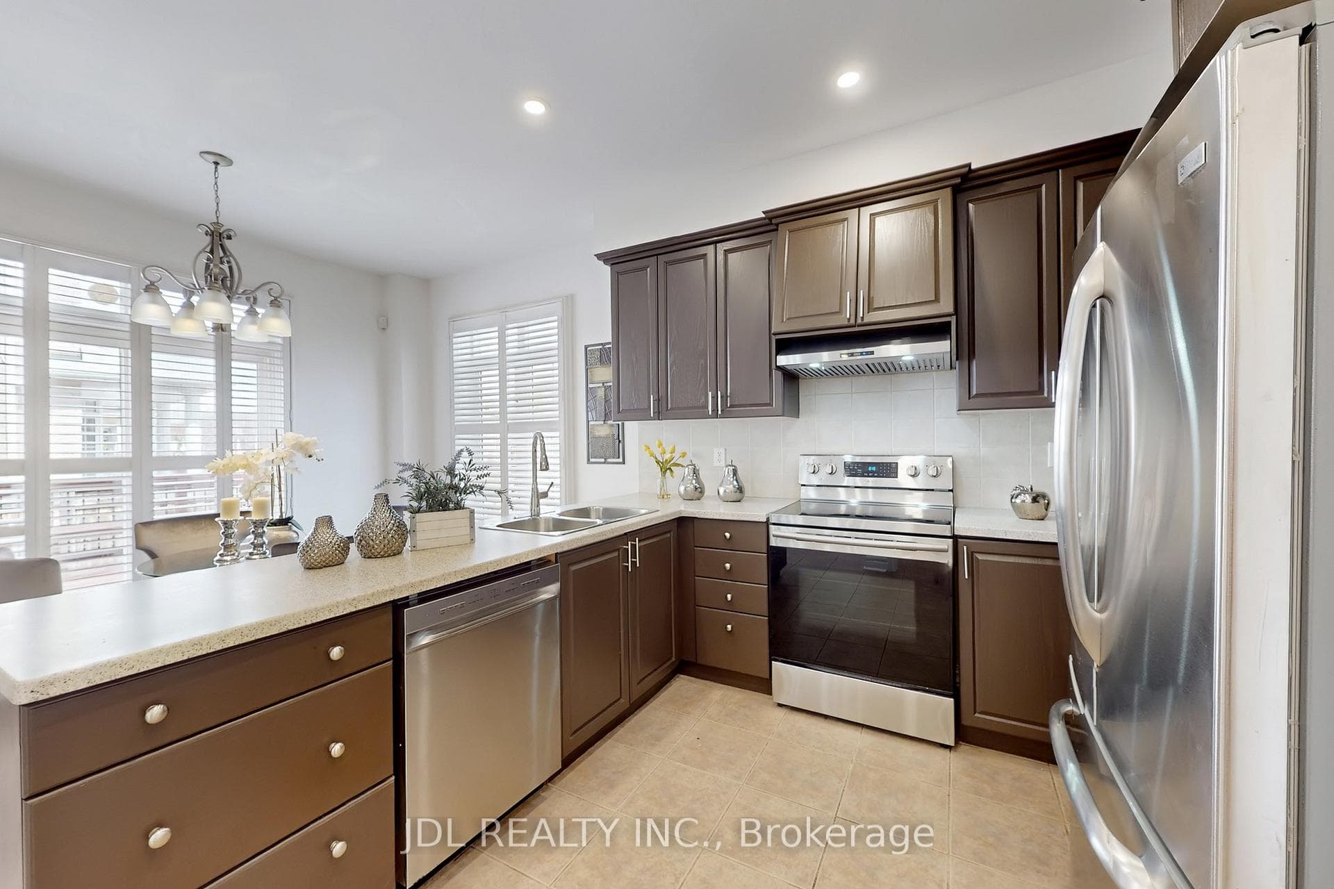 54 St Urbain Drive photo 16