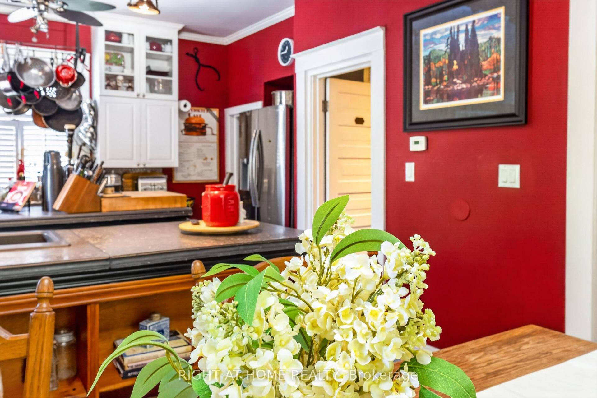 327 Wellington Street photo 18
