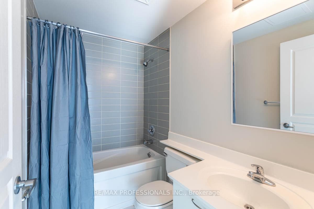 220 Burnhamthorpe Road Unit 3105 photo 6