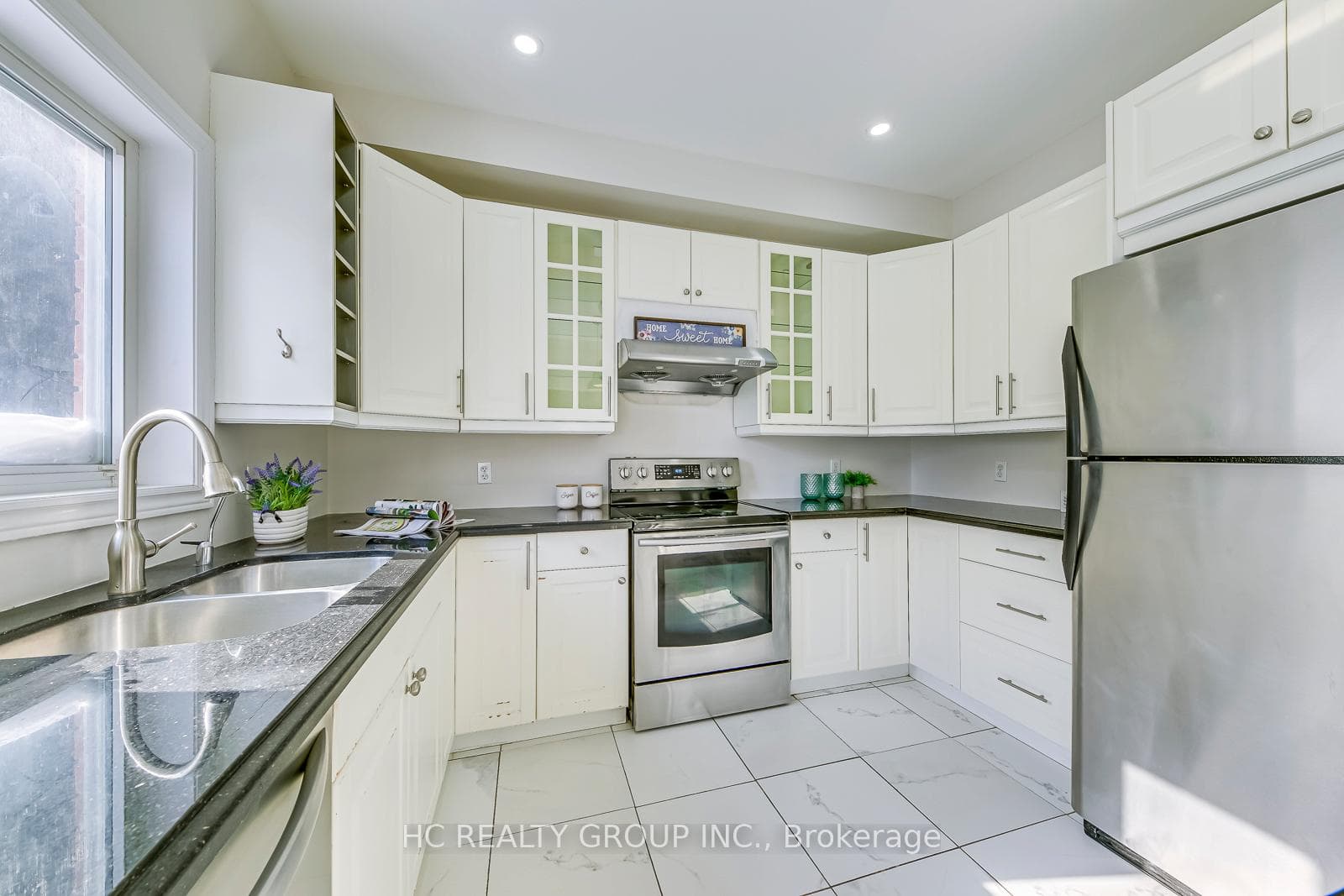 5230 Garland Crescent photo 9
