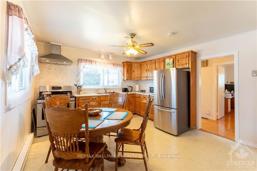 424 CHAMPLAIN Street photo 9