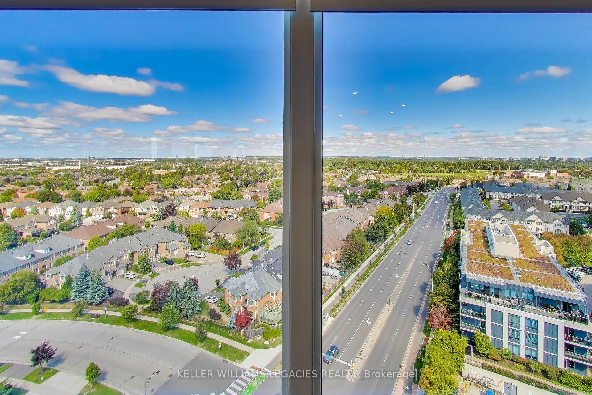 10 Gatineau Drive Unit 1405 photo 9
