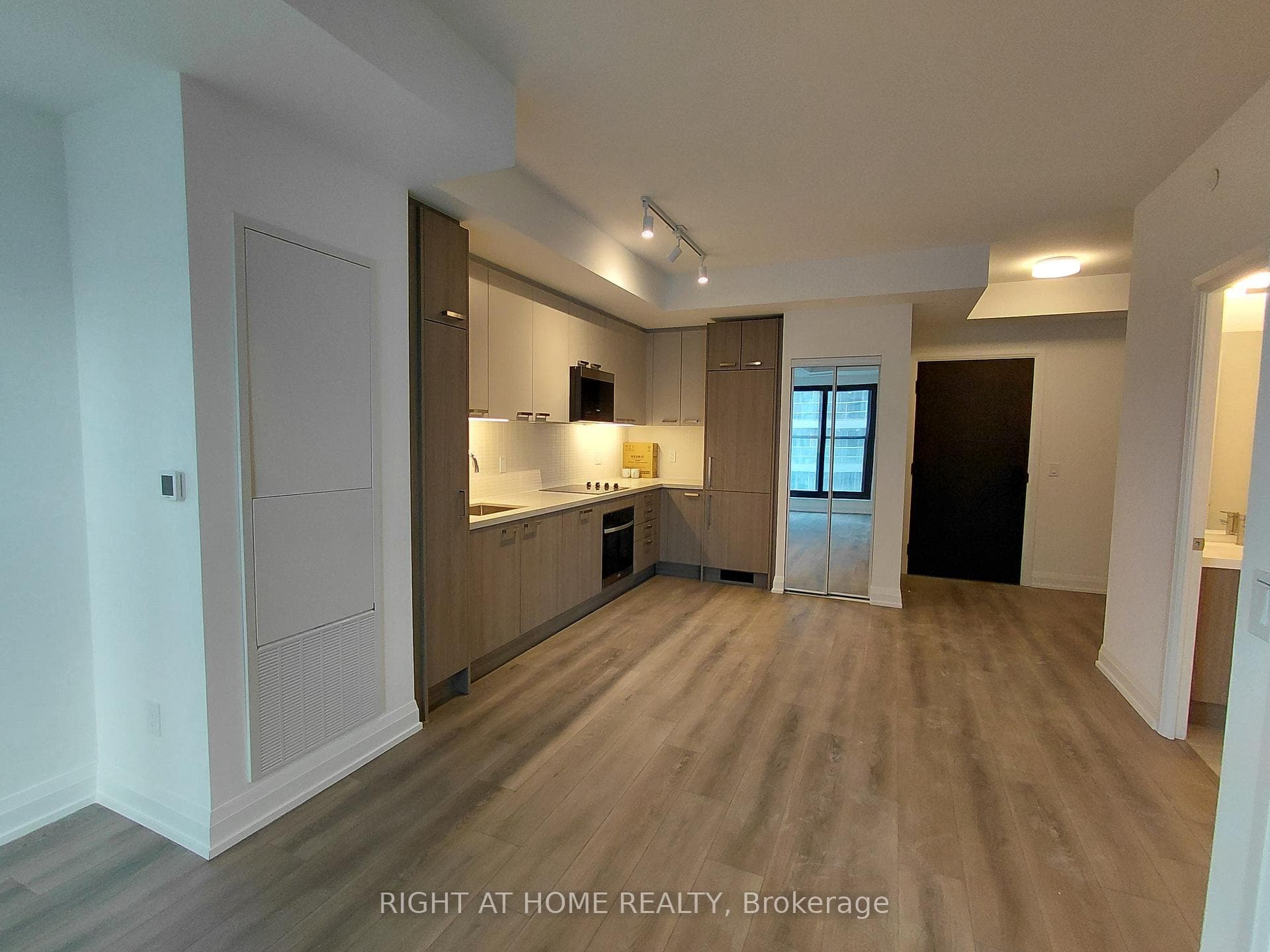 20 Soudan Avenue Unit 2009 photo 2