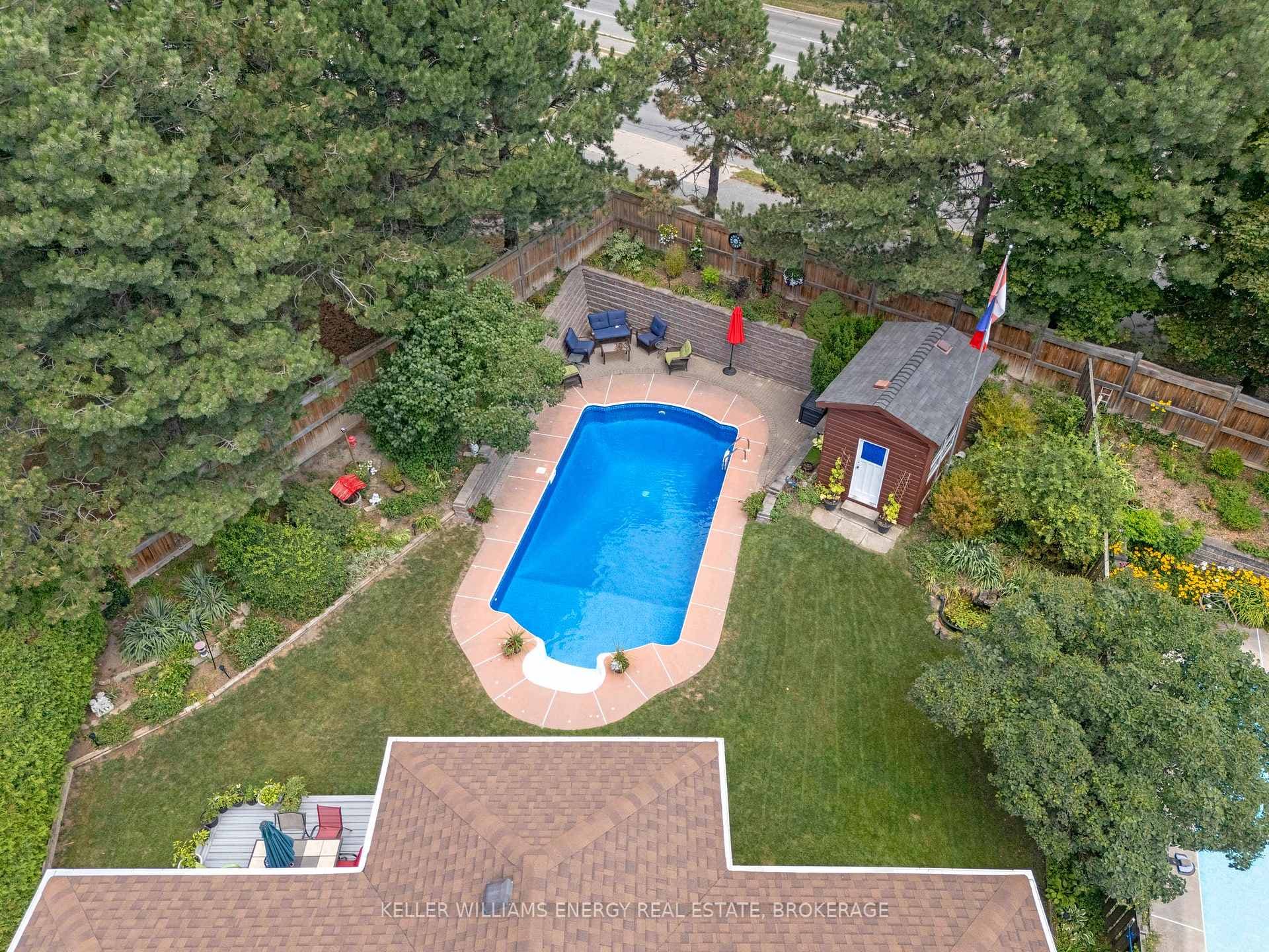 46 Robinson Crescent photo 2