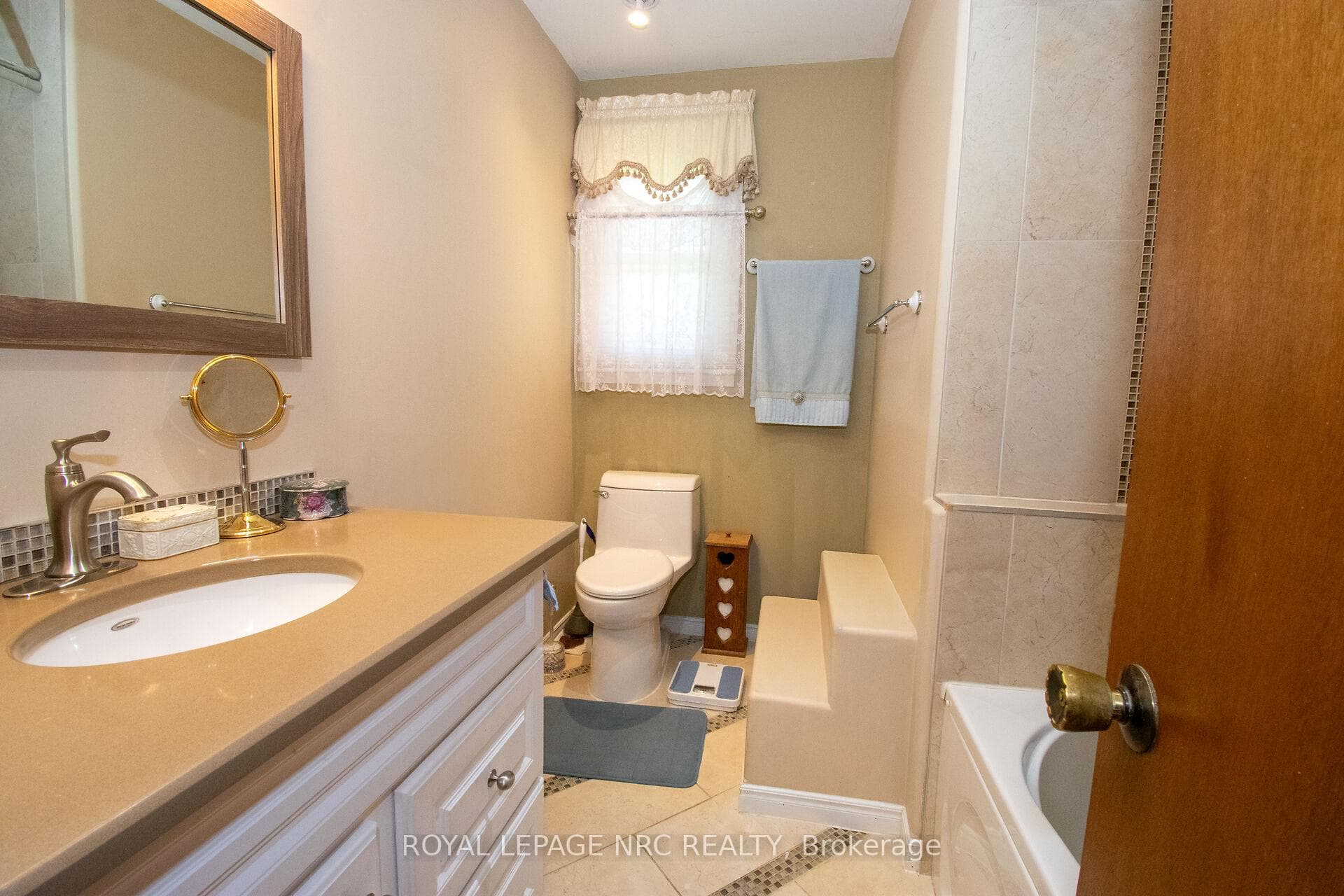 The upstairs bathroom